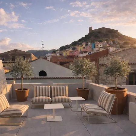 Stunning Rooftop With Castle View Apartment *